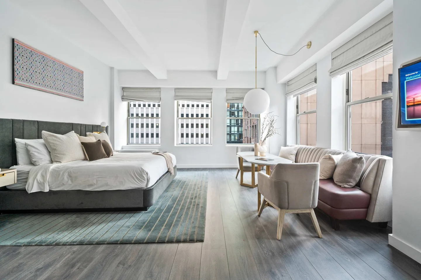 Deluxe King Studio Apartment — 17John