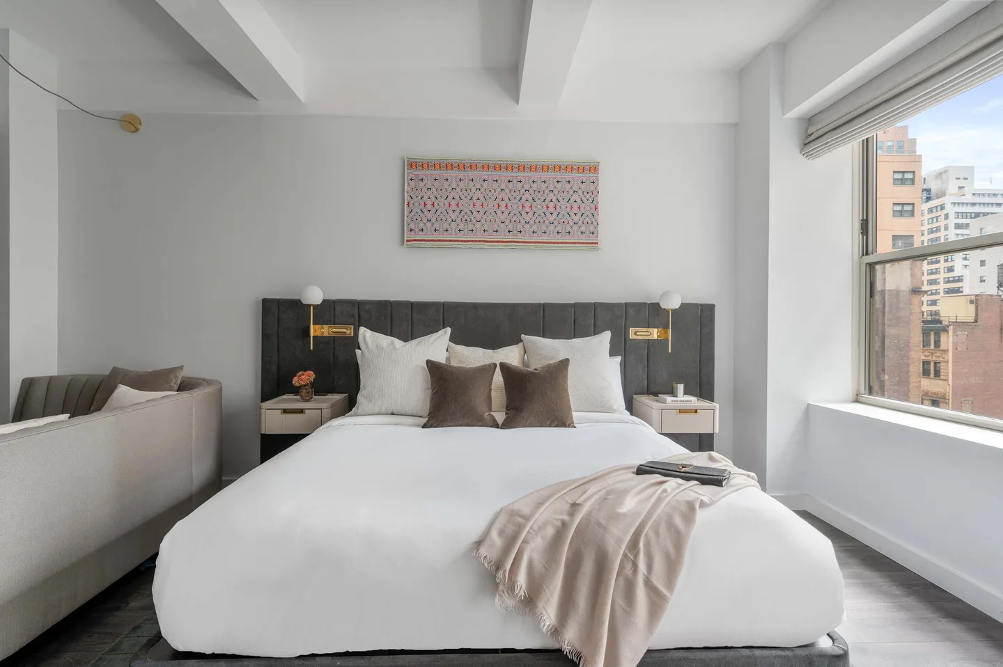 Bedroom — جناح ملكي تنفيذي — 17John, الحي المالي