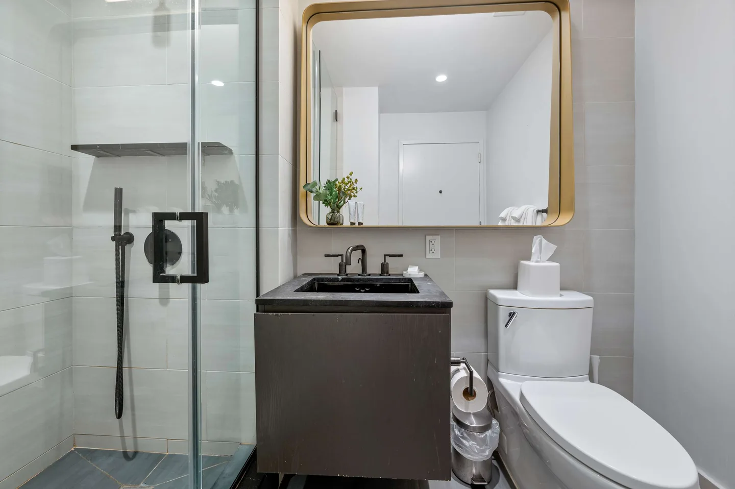 Bathroom — جناح ملكي تنفيذي — 17John, الحي المالي