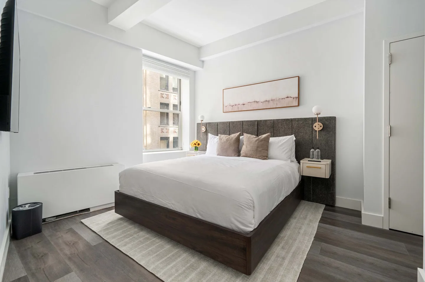 Bedroom — Luxuriöses 3‑Zimmer‑Apartment mit Waschmaschine/Trockner — 17John, Financial District