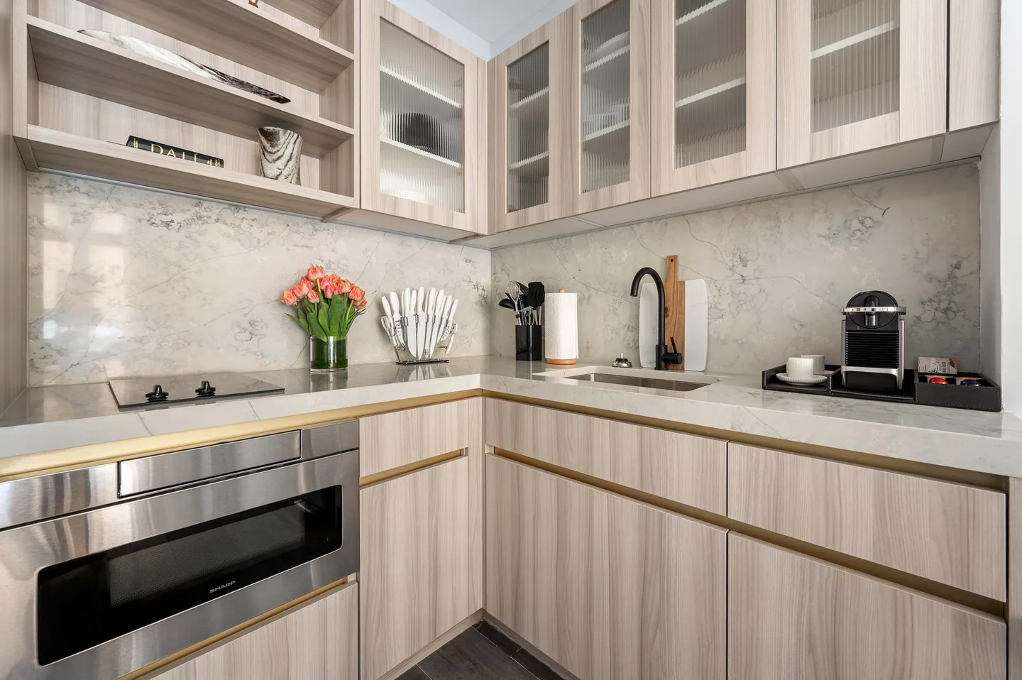 Kitchen — Premium 1‑Zimmer‑Apartment — 17John, Financial District