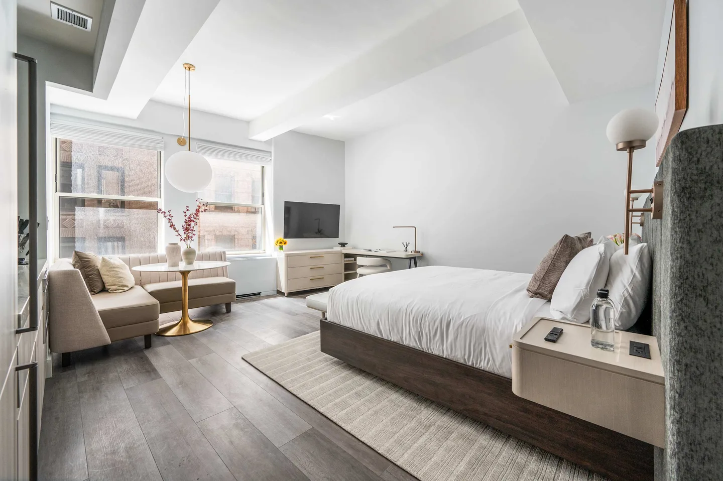 Premium King Studio Apartment — 17John