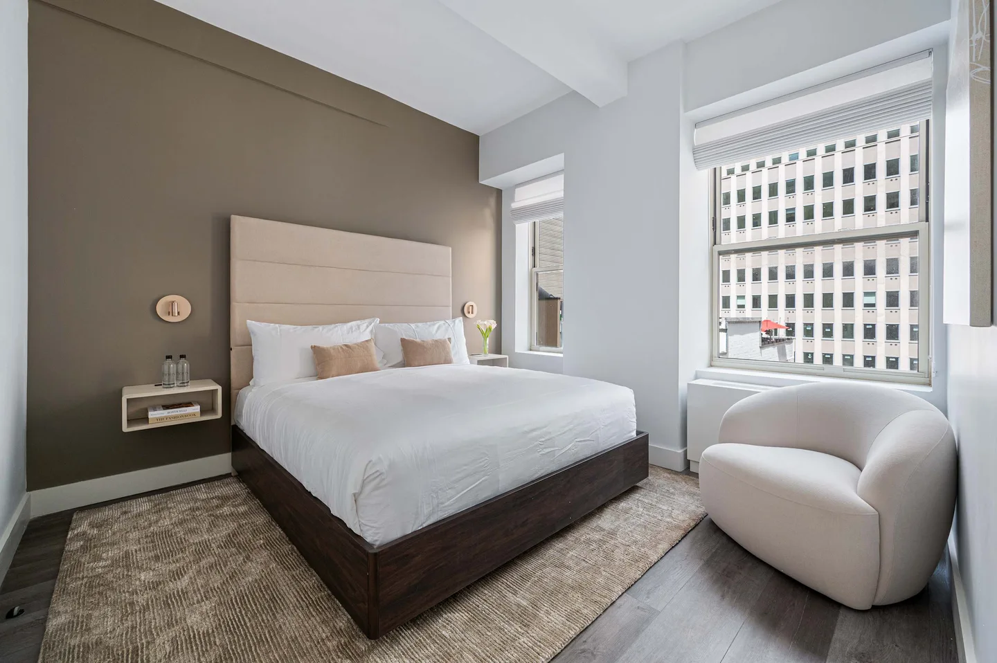 Bedroom 2 — Deluxe 2‑Zimmer-Wohnung mit privater Terrasse und Waschmaschine/Trockner — 17John, Financial District